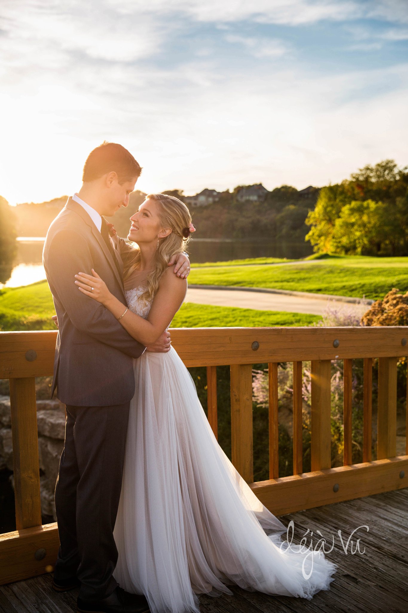 Shadow Glen Country Club Wedding | Bride and groom on bridge at sunset | Images by: www.feliciathephotographer.com