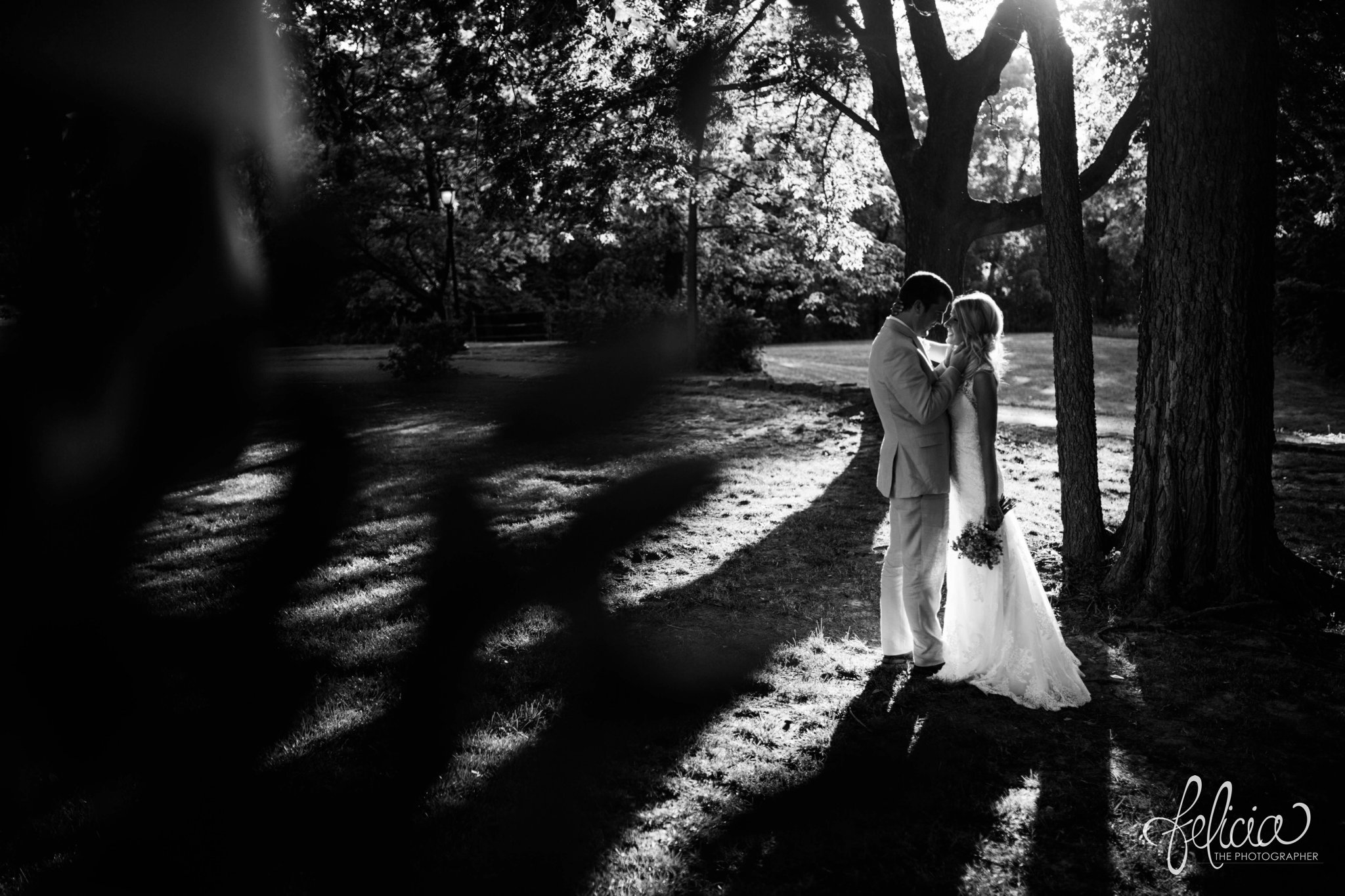 Hawthorne House | Kansas City Wedding | Felicia The Photographer | Black and White | Romantic Dark Pictures