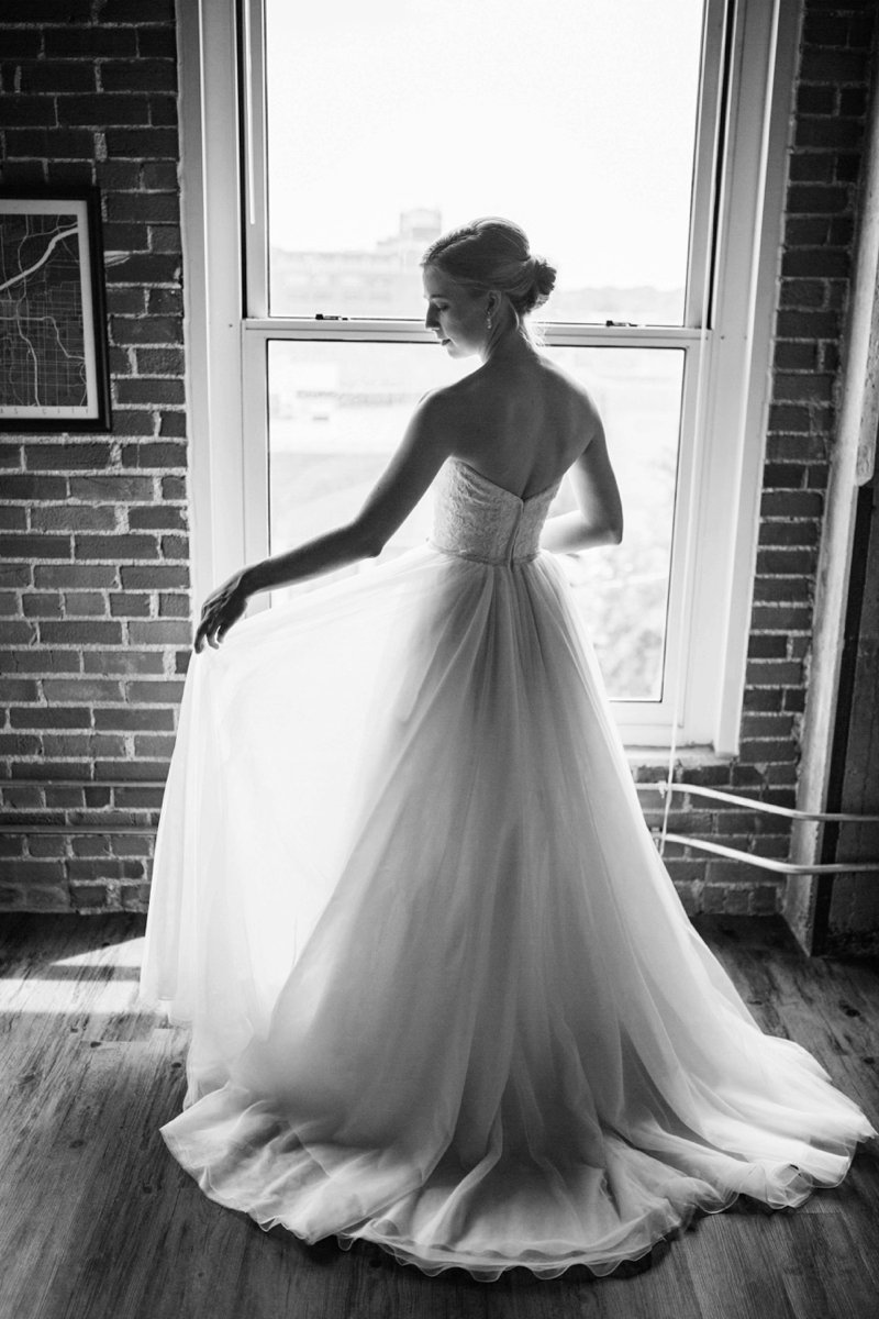 Downtown Loft Wedding Photos | Kansas City | Felicia The Photographer | Strapless Tulle Ball gown | Getting Ready | Bride