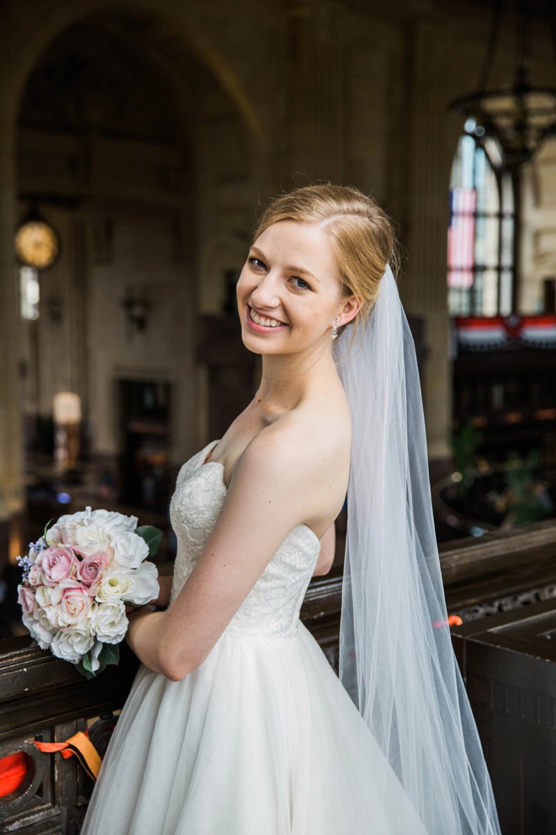 Union Station Wedding Photos | Kansas City | Felicia The Photographer | Bride Pose