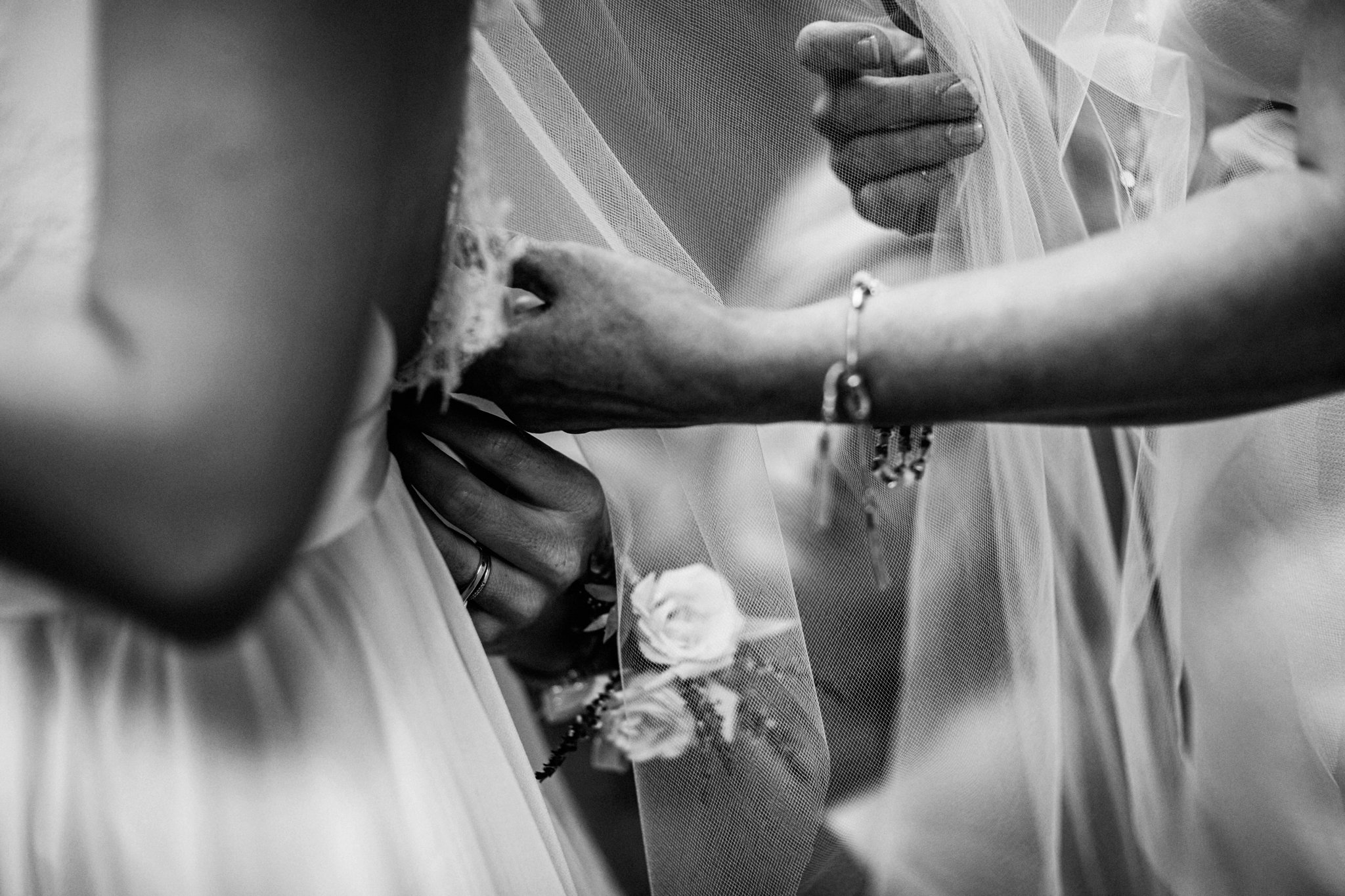 Sioux Falls Wedding Photos | Destination Photographer | Felicia The Photographer | Bride Getting Ready | details