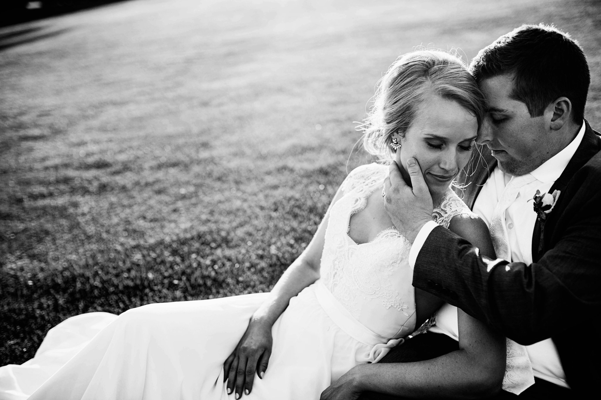 Sioux Falls Wedding Photos | Destination Photographer | Felicia The Photographer | Brandon Golf Club | Bride and Groom | Golden Hour | Black and White | Romantic