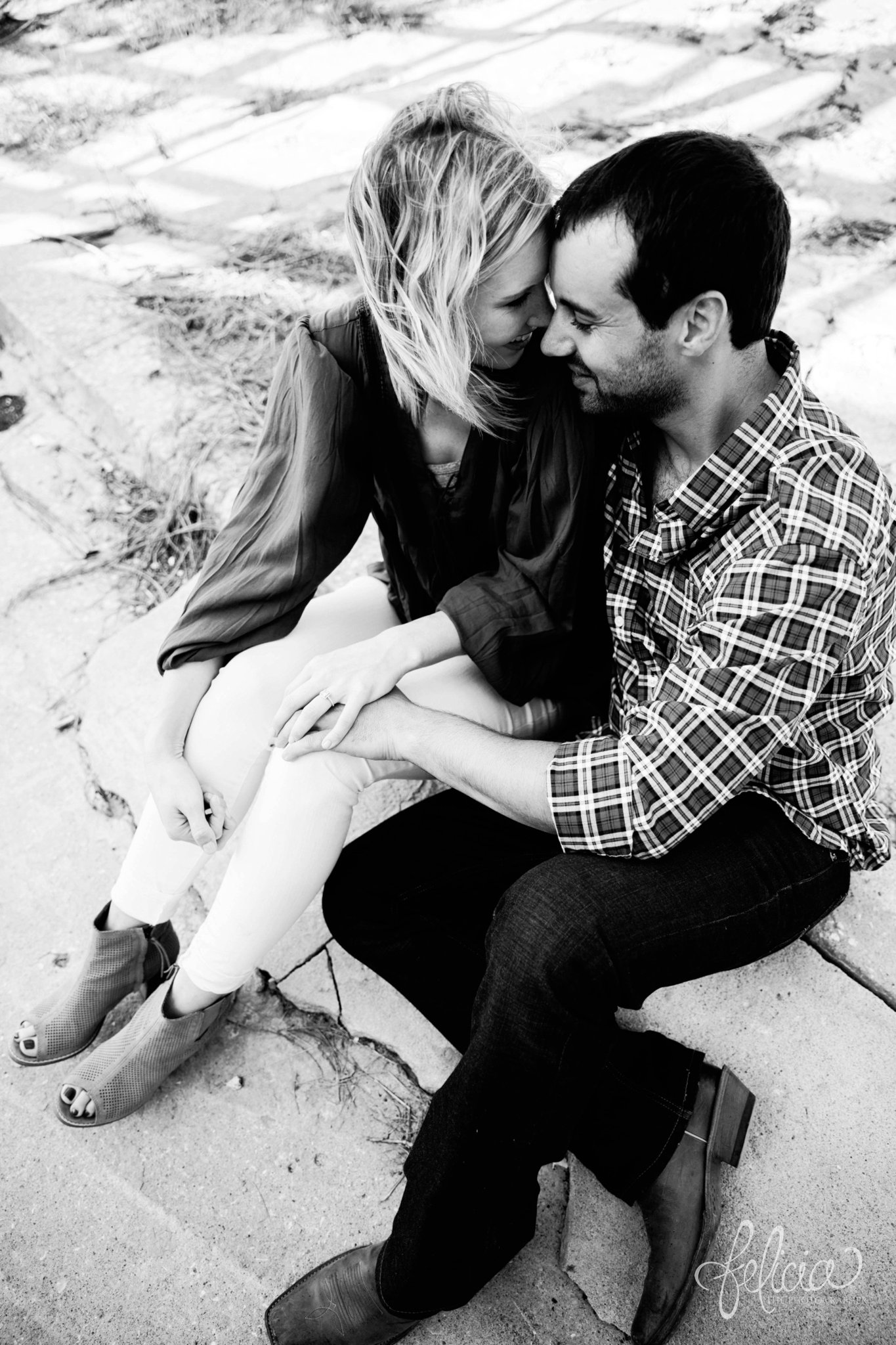 Sunrise Engagement Photos | Felicia The Photographer | black and white | sitting on the ground