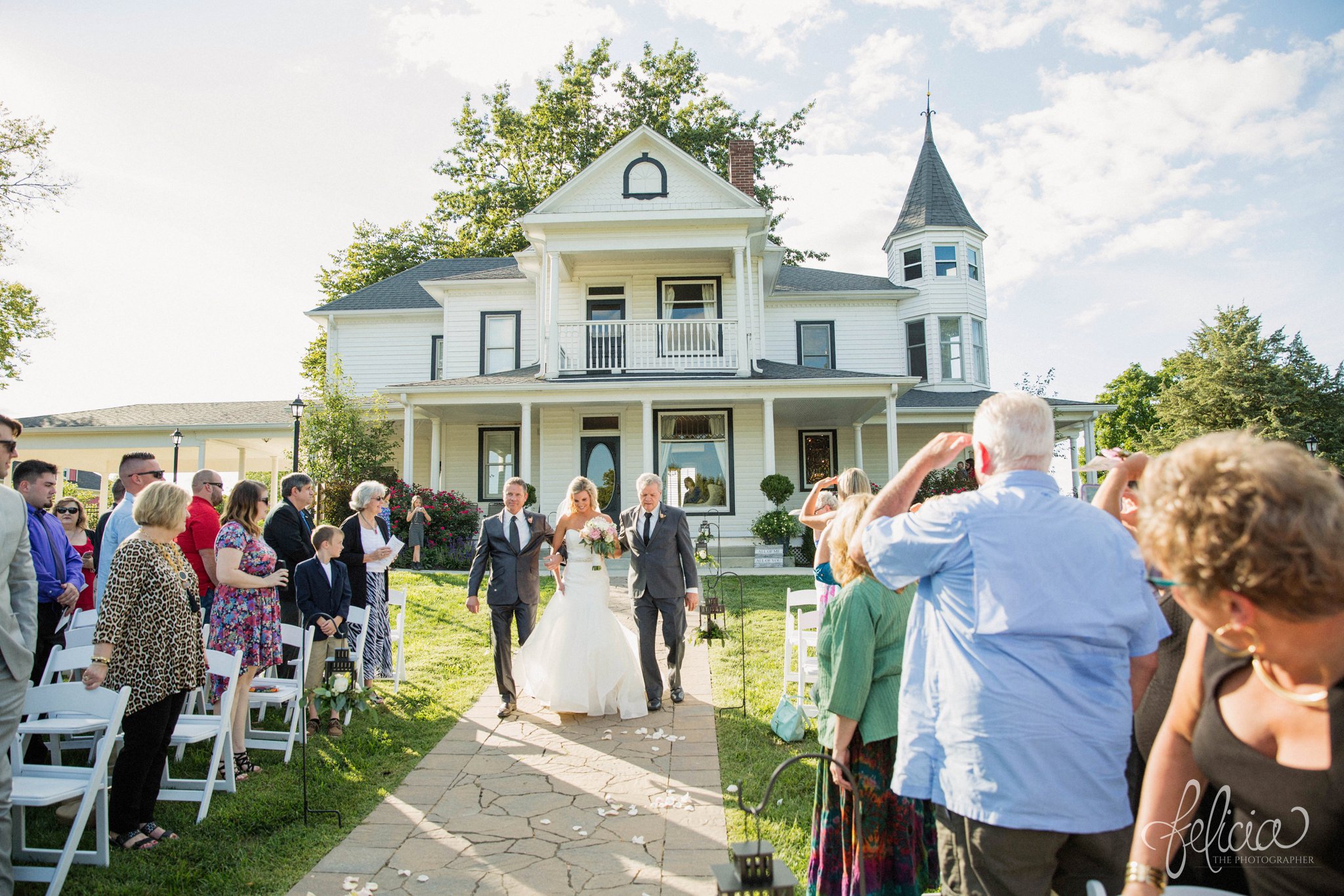 Outdoor Ceremony | Bride Coming down the aisle | Eighteen Ninety | Kansas City Wedding Venue | Felicia The Photographer