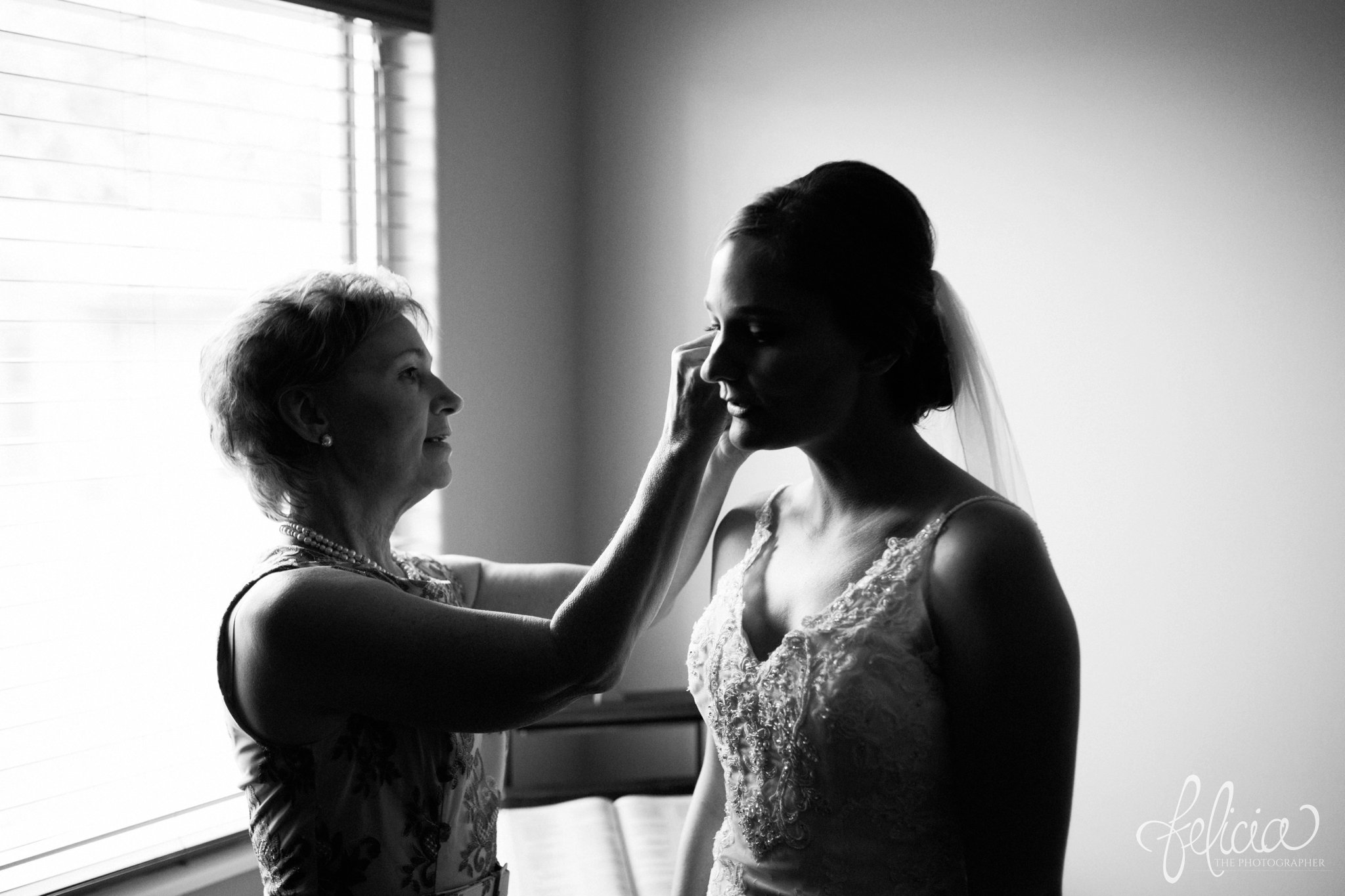 Black and White | Wedding | Wedding Photography | Wedding Photos | Travel Photographer | Images by feliciathephotographer.com | Getting Ready | Wedding Prep | Putting on Dress | Mother of the Bride | Candid 