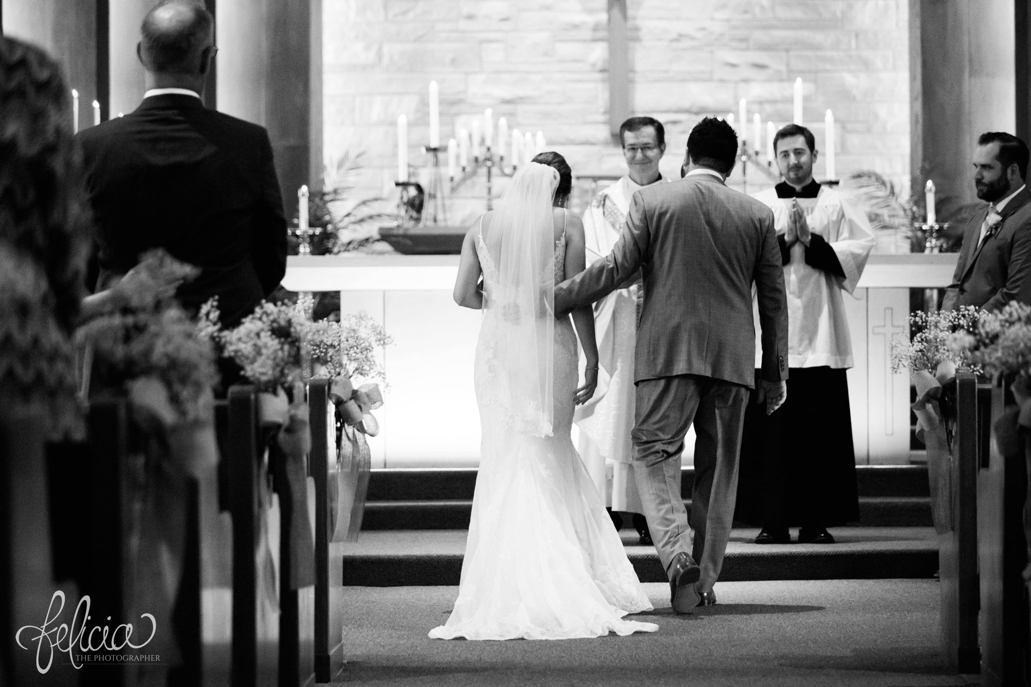 Black and White | Wedding | Wedding Photography | Wedding Photos | Travel Photographer | Images by feliciathephotographer.com | Wedding Ceremony | Sacred Heart Catholic Church | Bride and Groom | Altar 