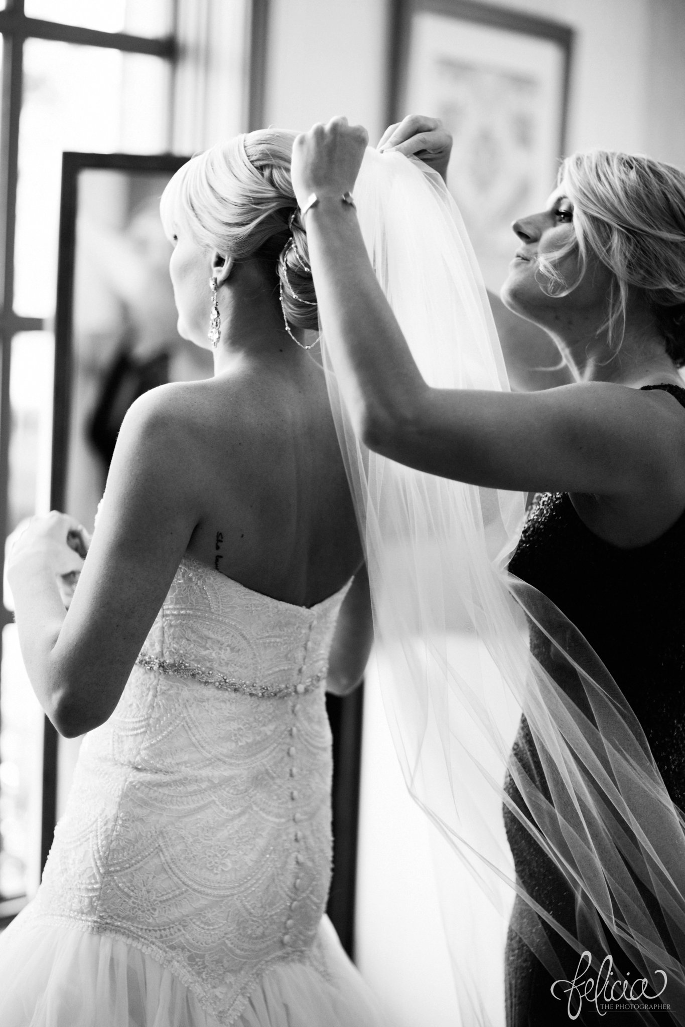 Navy and gold Wedding | Felicia the Photographer | Noahs Event Venue | Getting Ready | Black and White | Classic Glamour | Essense of Australia | Drop Waist | Scallops | Beading | Veil | Hair Chain