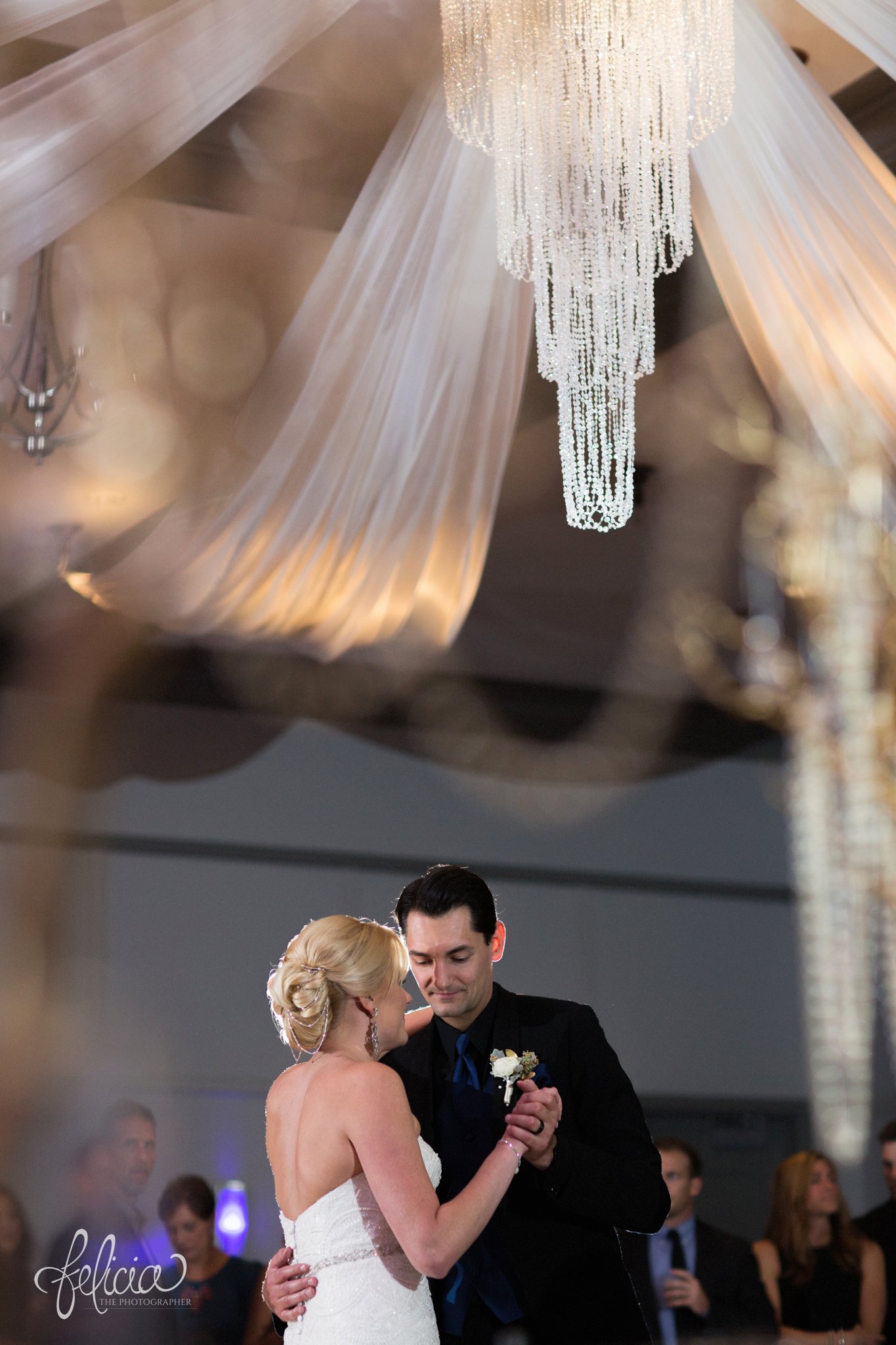 Navy and Gold Wedding Photos | Noahs Event Venue | Reception | First Dance | Black and white | Vintage | Chandeliere