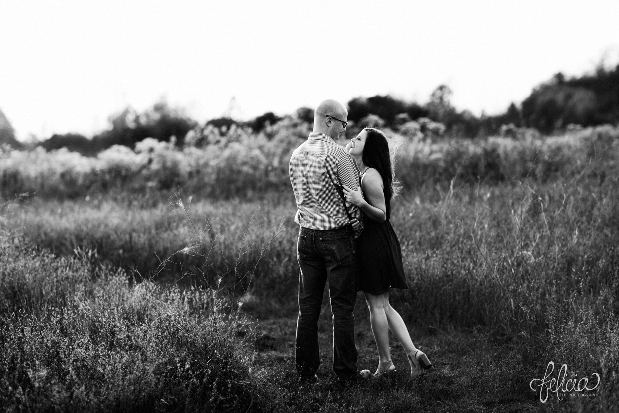 black and white | engagement pictures | engagement photos | nature | golden hour | sunset | sunset photography | fall | autumn | burgundy | natural | hugging | dance pose 