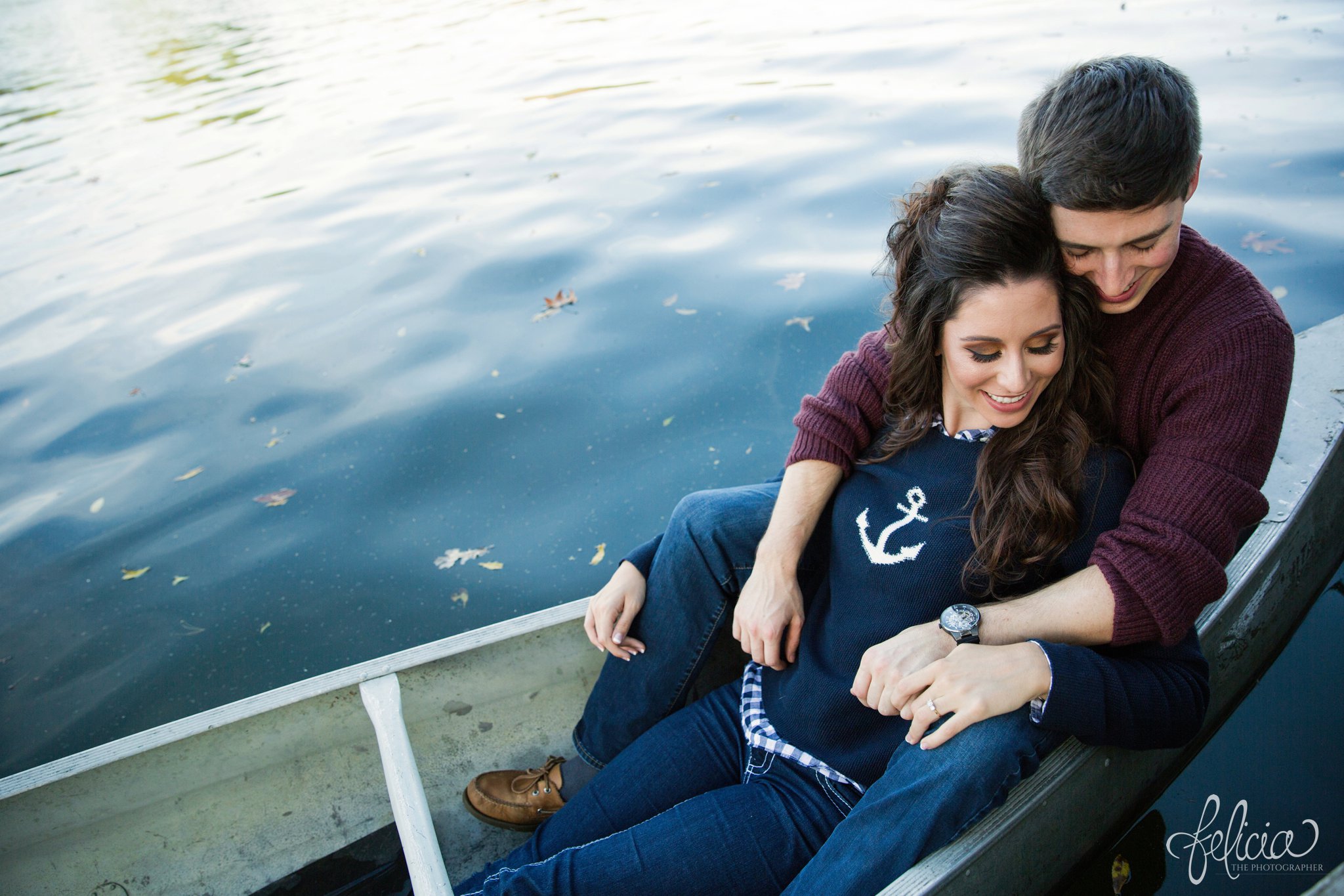 Engagement Photos | Engagement Photography | Felicia the Photographer | Images by feliciathephotographer.com Fall | Autumn | Lake | Canoe | Regal | Elegant | Calm Waters | Relaxed Pose | Smiling 