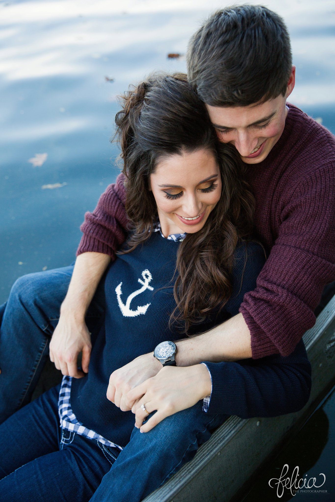 Engagement Photos | Engagement Photography | Felicia the Photographer | Images by feliciathephotographer.com Fall | Autumn | Lake | Canoe | Regal | Elegant | Calm Waters | Relaxed Pose | Smiling 