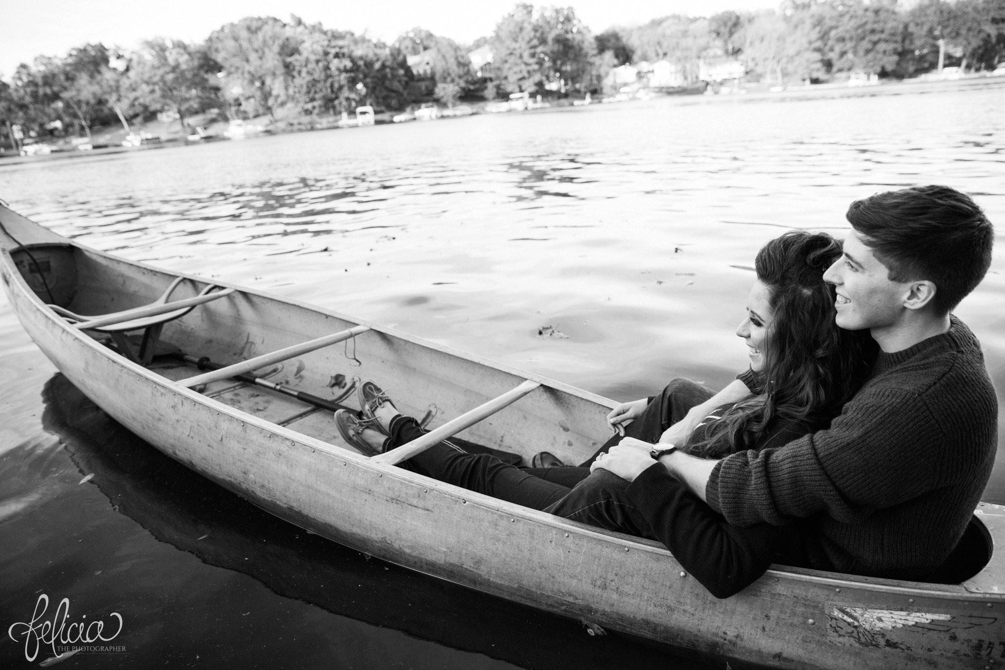 Black and White | Engagement Photos | Engagement Photography | Sunset | Sunset Photography | Felicia the Photographer | Images by feliciathephotographer.com Fall | Autumn | Lake | Canoe | Regal | Elegant | Calm Waters | Relaxed Pose | Smiling 