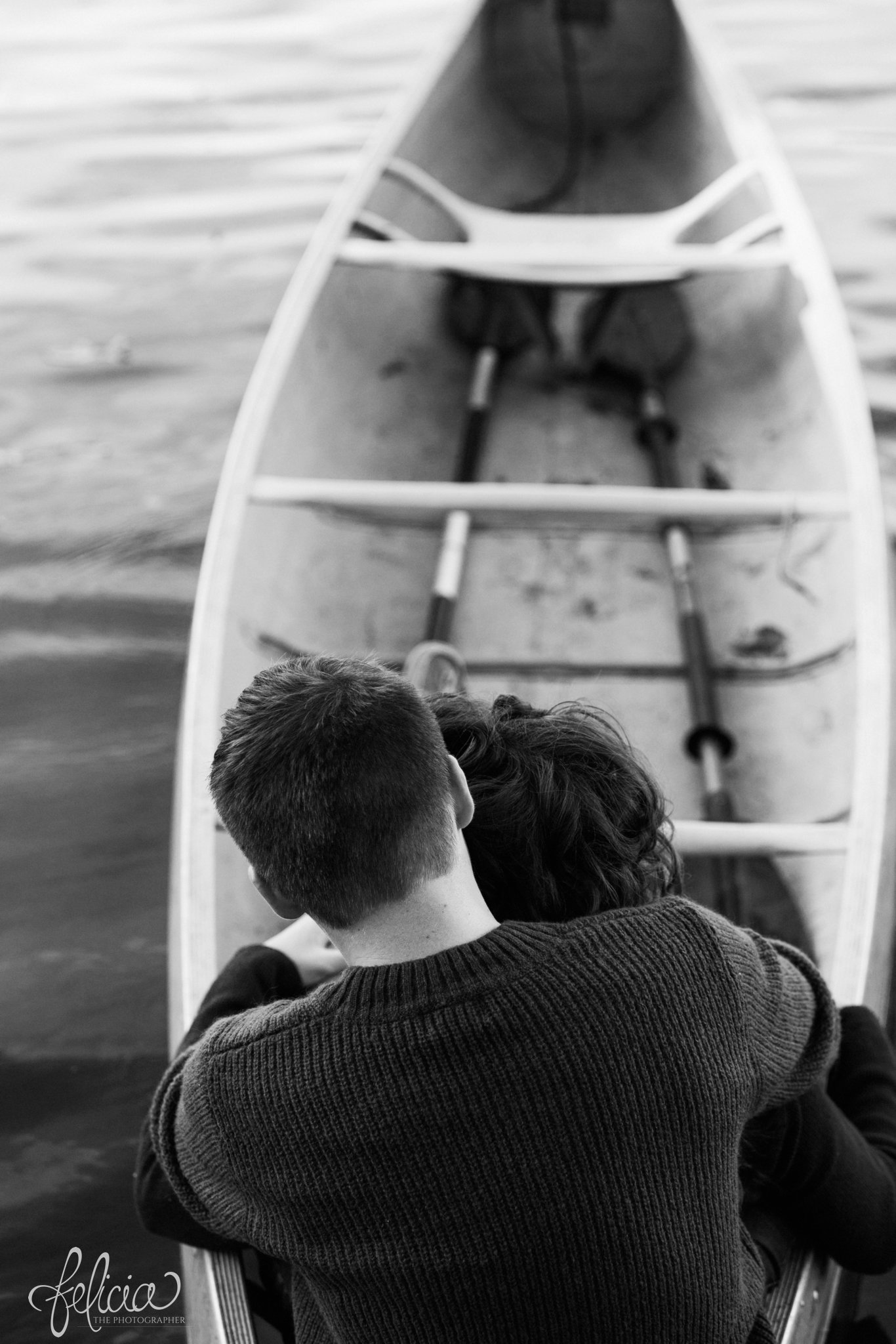 Black and White | Engagement Photos | Engagement Photography | Sunset | Sunset Photography | Felicia the Photographer | Images by feliciathephotographer.com Fall | Autumn | Lake | Canoe | Regal | Elegant | Calm Waters | Cuddling | Unique Perspective 