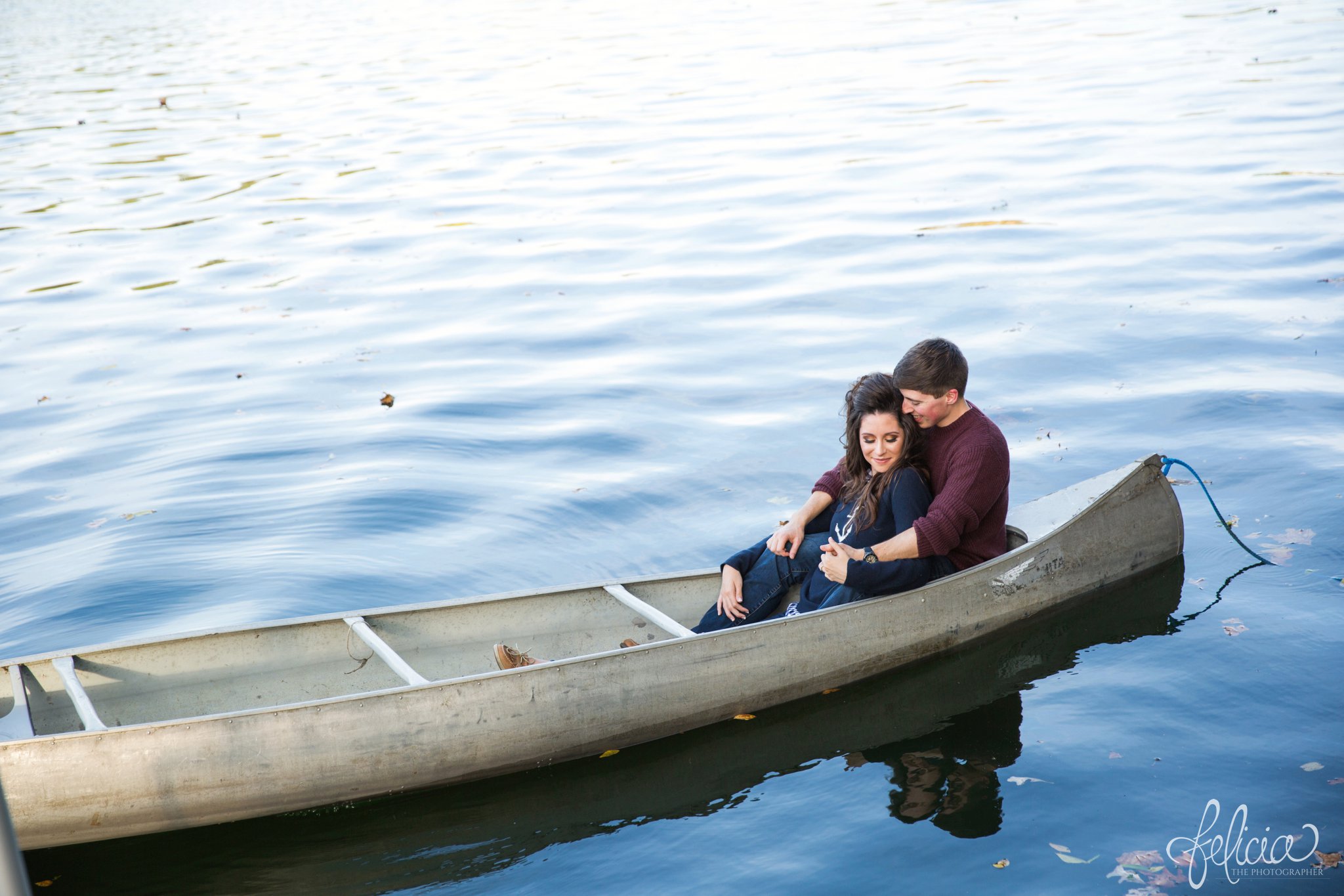 Engagement Photos | Engagement Photography | Sunset | Sunset Photography | Felicia the Photographer | Images by feliciathephotographer.com Fall | Autumn | Lake | Canoe | Regal | Elegant | Calm Waters | Relaxed Pose | Smiling 