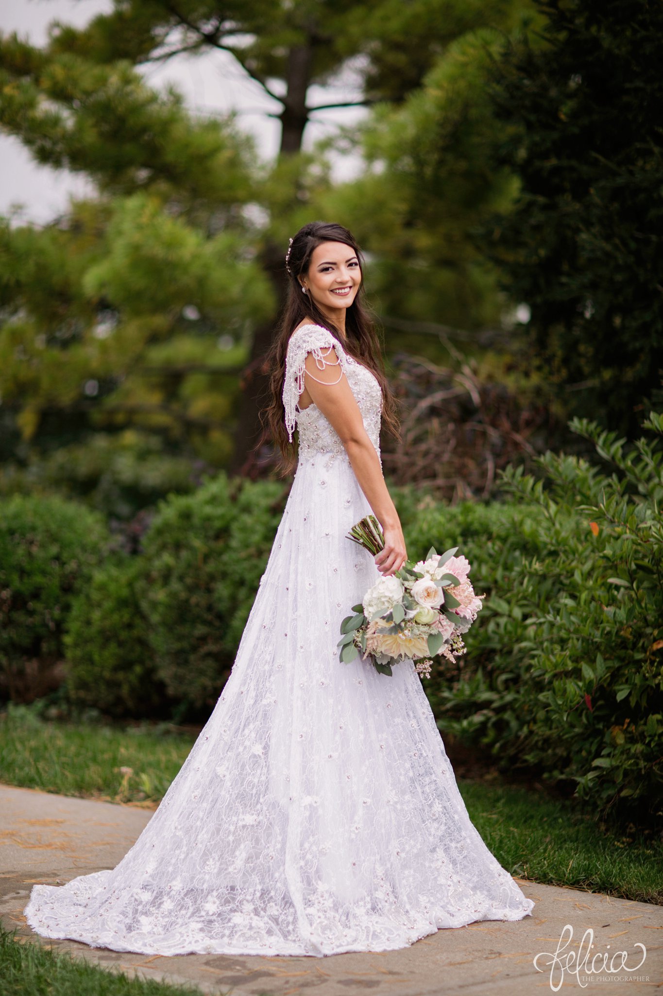 Lake Quivira | Bride | Good Earth Floral | Kansas City | Felicia The Photographer