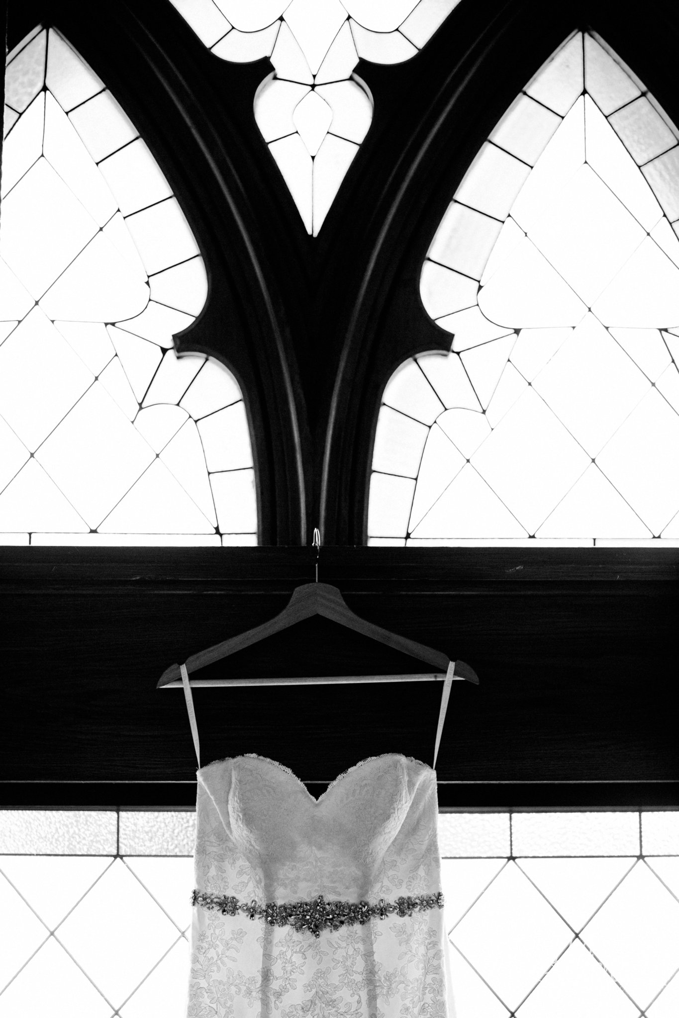 black and white | weddings | wedding photography | wedding photos | images by feliciathephotographer.com | St. Francis Xavier Church | Moila Country Club | autumn wedding | fall wedding | fall colors | harvest | purple and orange | Kansas City | St. Joseph | harvest inspiration | stain glass windows | wedding dress | wedding dress photography | David's Bridal | sweetheart neckline | lace details | beaded belt | glitter 