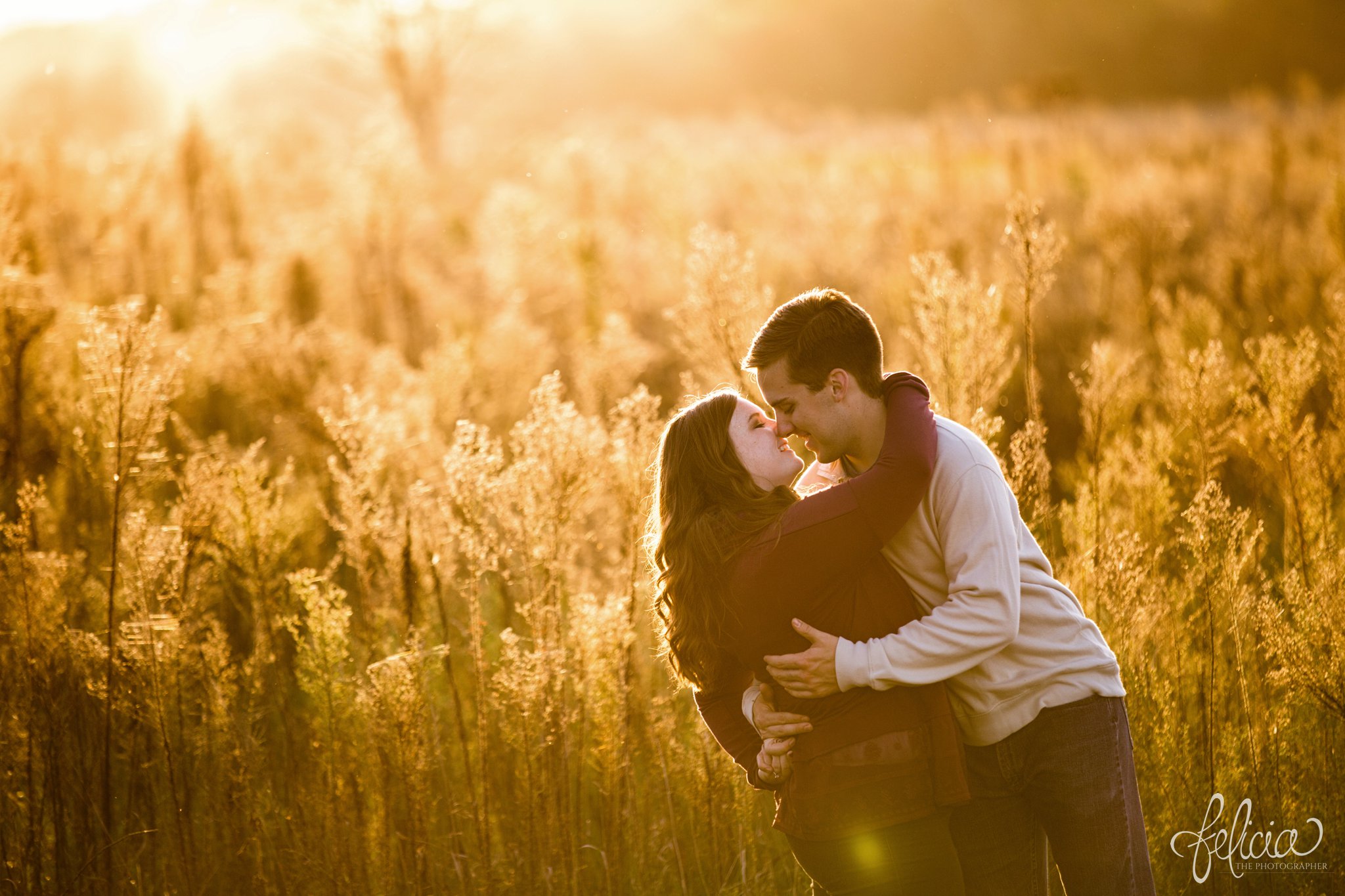 engagement photos | fall engagement photos | engagement photography | Felicia the Photographer | images by feliciathephotographer.com | Sun Flare | Farm | Nature| Golden Hour | Kiss | Dip 