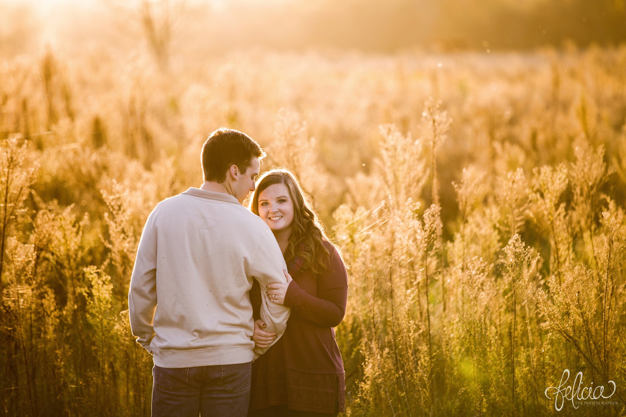 engagement photos | fall engagement photos | engagement photography | Felicia the Photographer | images by feliciathephotographer.com | Sun Flare | Farm | Nature| Golden Hour | Bride Looking Over Shoulder 