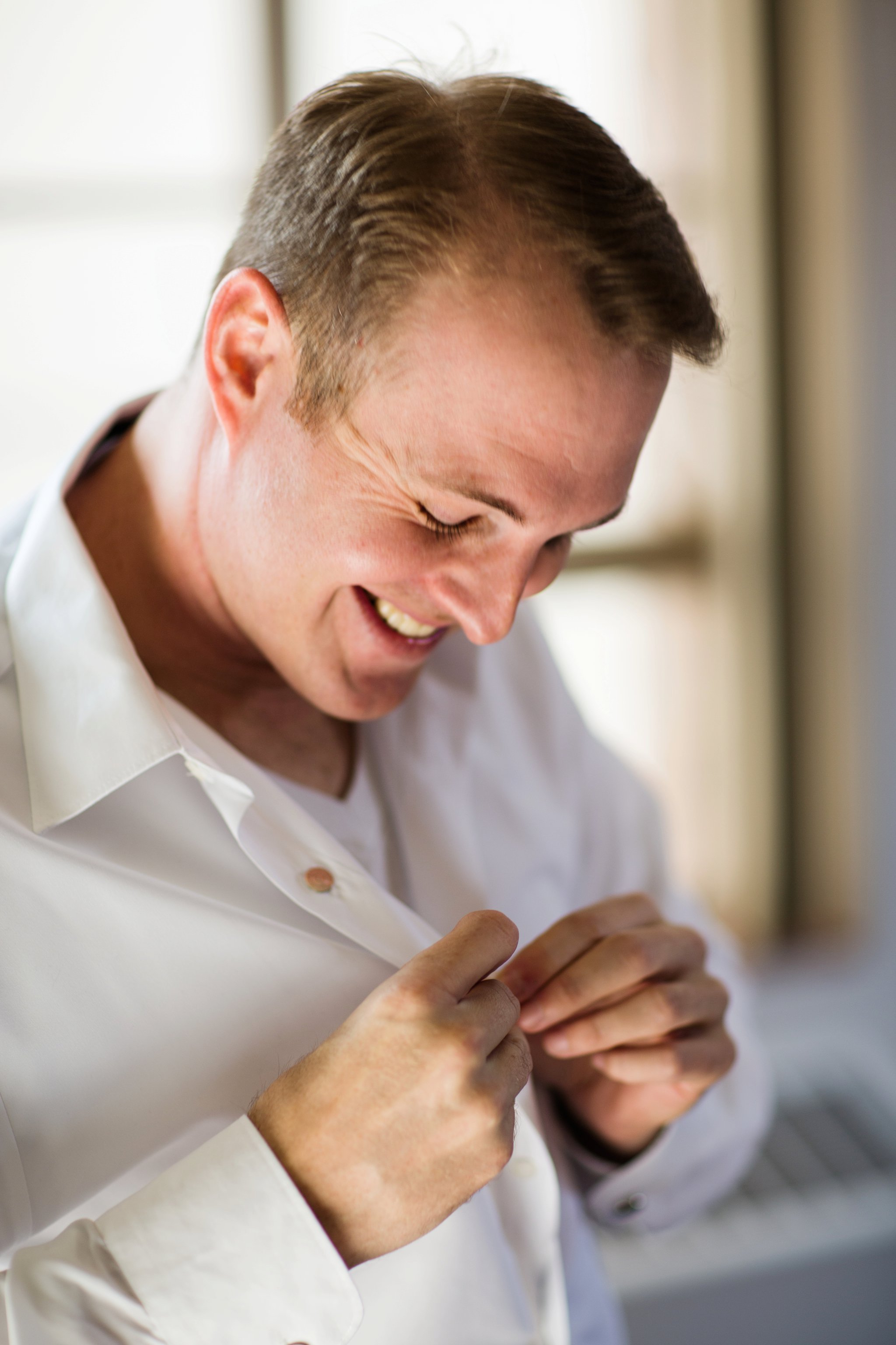 wedding | wedding photos | wedding photography | images by feliciathephotographer.com | Country Club Plaza | Kansas City | Unity Temple | wedding prep | getting ready | men's room | cuff links | smiling groom | candid | groom solo shot 