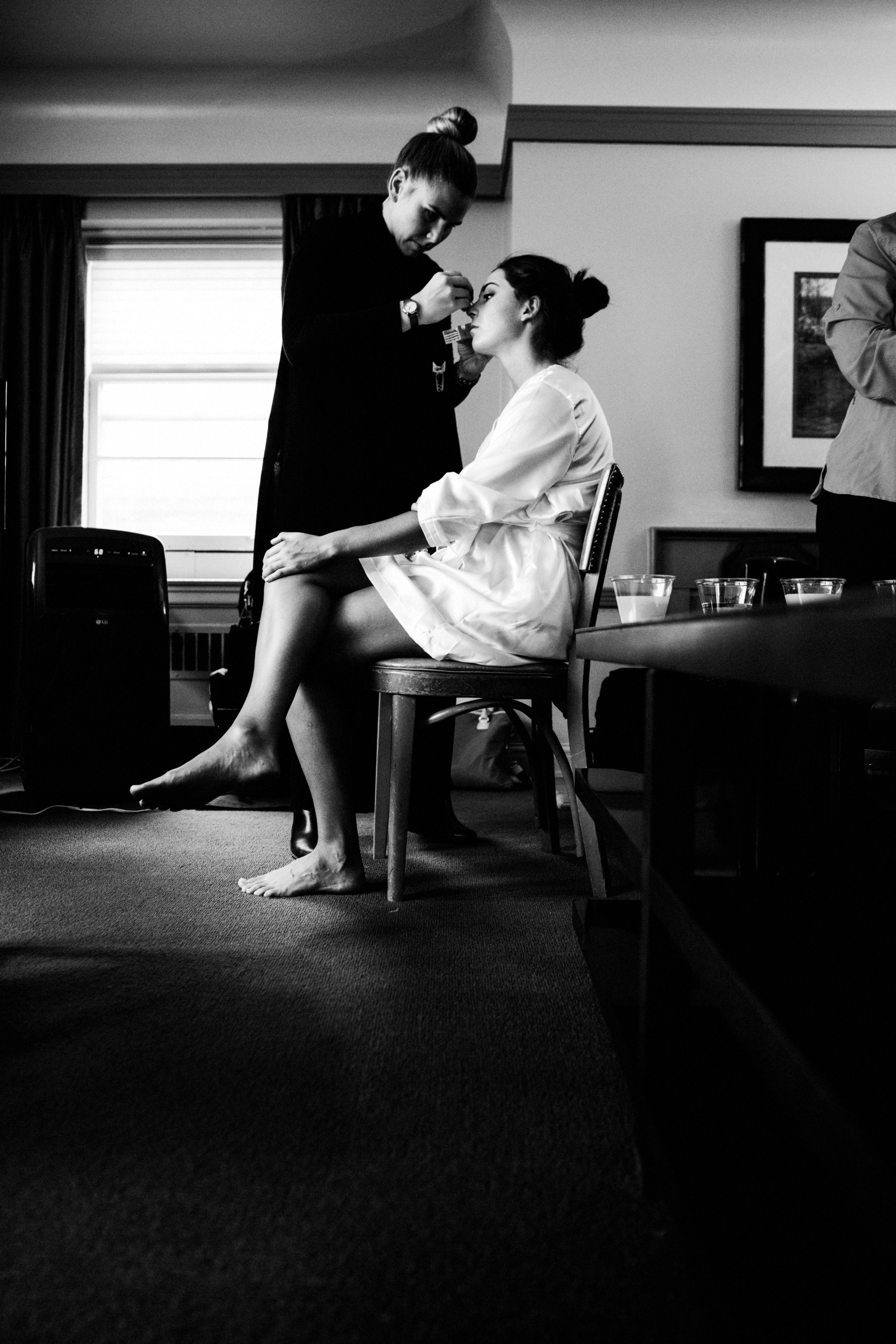 black and white | wedding | wedding photos | wedding photography | images by feliciathephotographer.com | Country Club Plaza | Kansas City | Unity Temple | wedding prep | getting ready | candid | White Carpet Brides | hair and makeup 