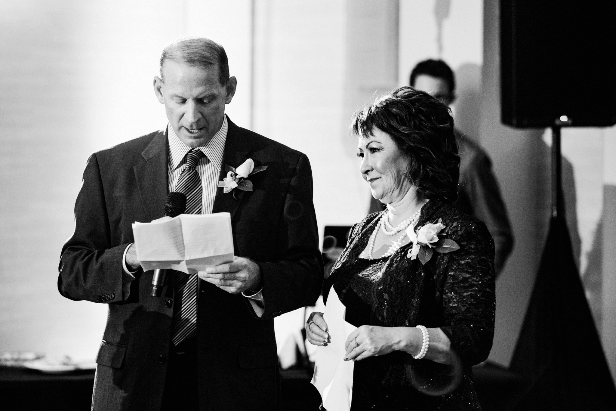 black and white | wedding | wedding photos | wedding photography | images by feliciathephotographer.com | Country Club Plaza | Kansas City | The Marriott | Unity Temple | reception venue | toasts | speeches 