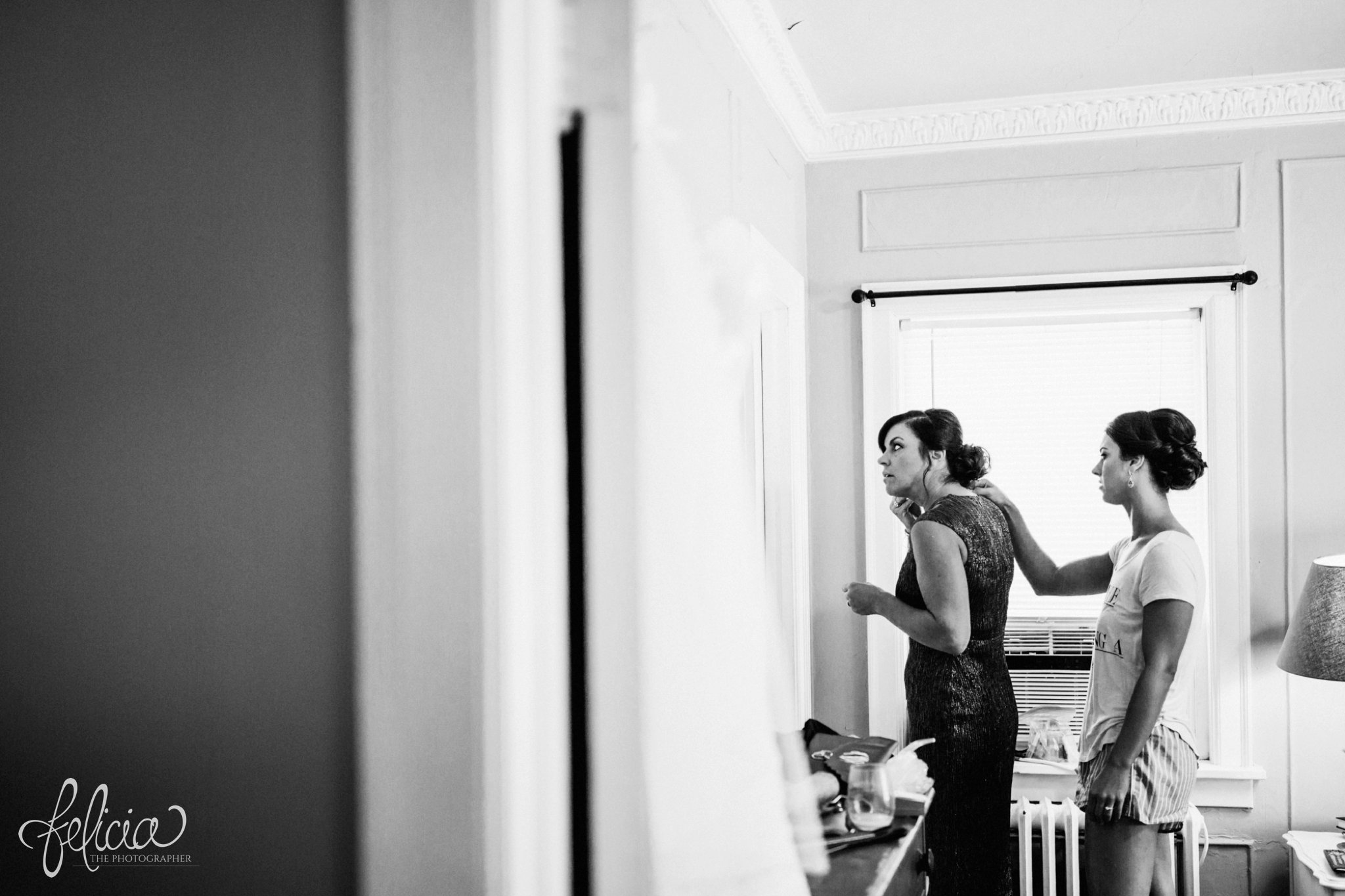 images by feliciathephotographer.com | wedding photographer | kansas city | getting ready | pre-ceremony | details | mother of the bride | black and white | candid | 