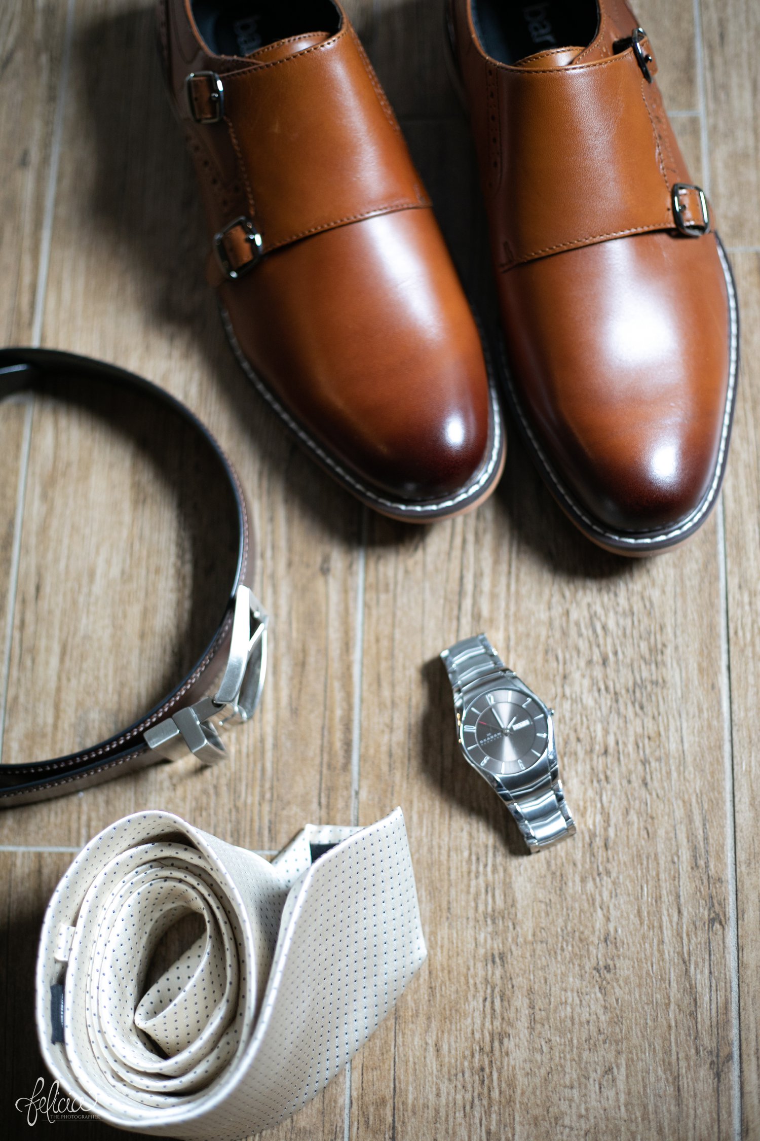 images by feliciathephotographer.com | destination wedding photographer | kansas city | eighteen ninety | classic | groom details | brown leather shoes | belt | watch | micro polka dot tie | 
